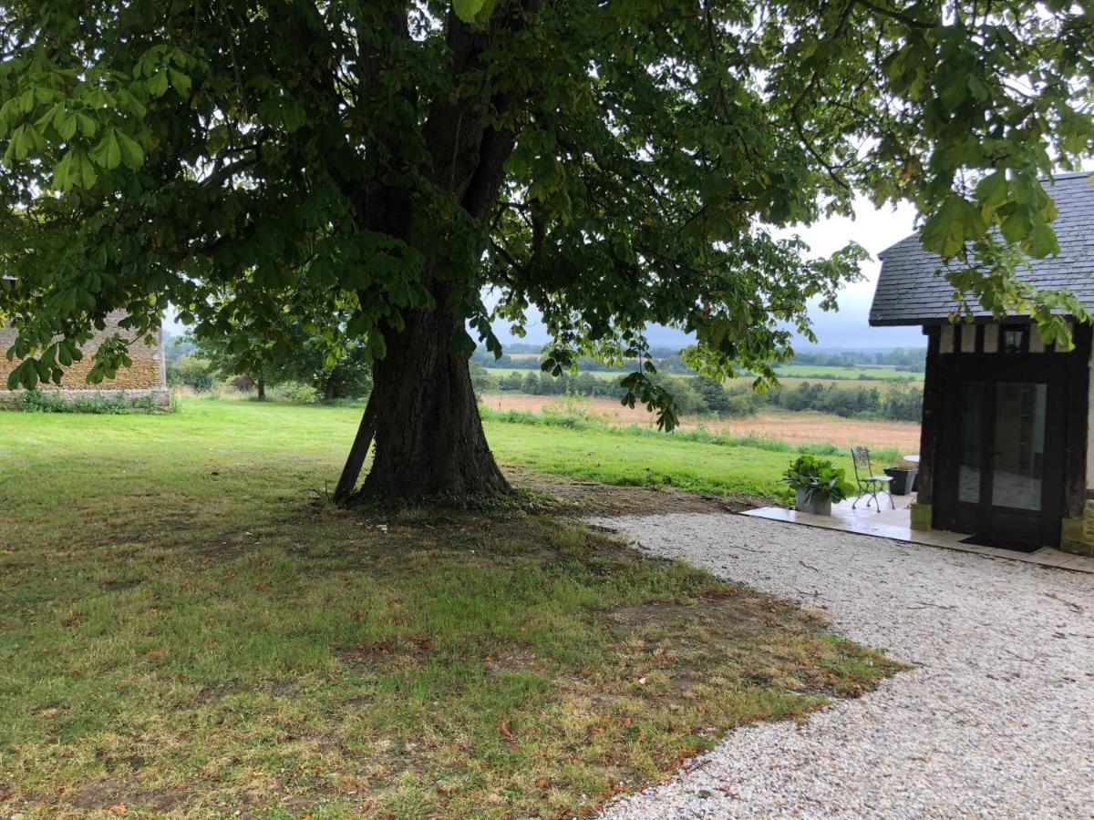 ホテル La Bouillerie Du Manoir Des Breholles Goustranville エクステリア 写真